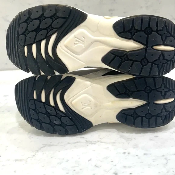 Authentic Louis Vuitton Women’s  Run 55 Trainers Sneakers - size 6.5 US - Picture 8 of 15